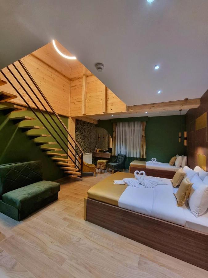 Dream House & 4*
