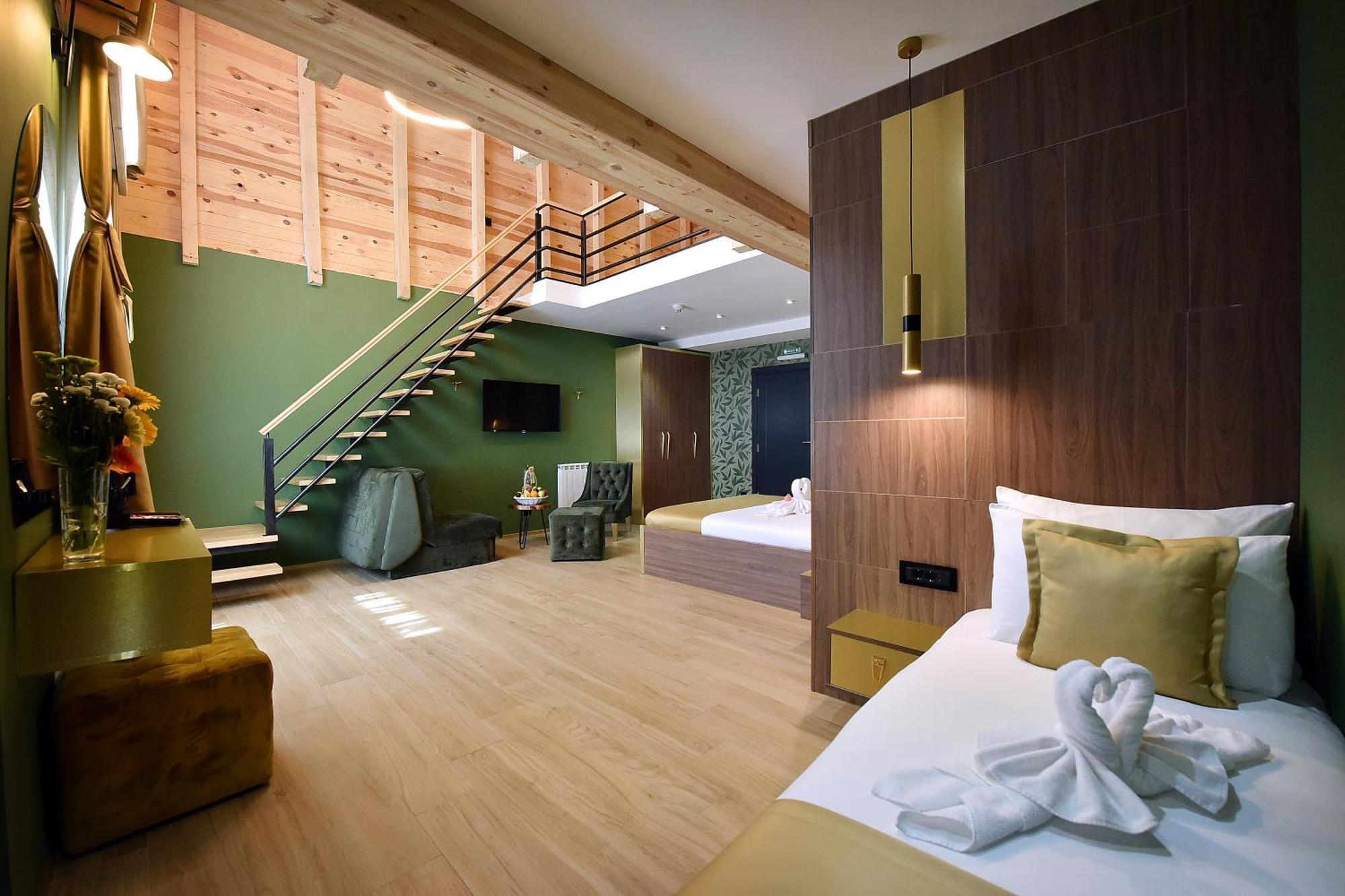 Dream House & 4*